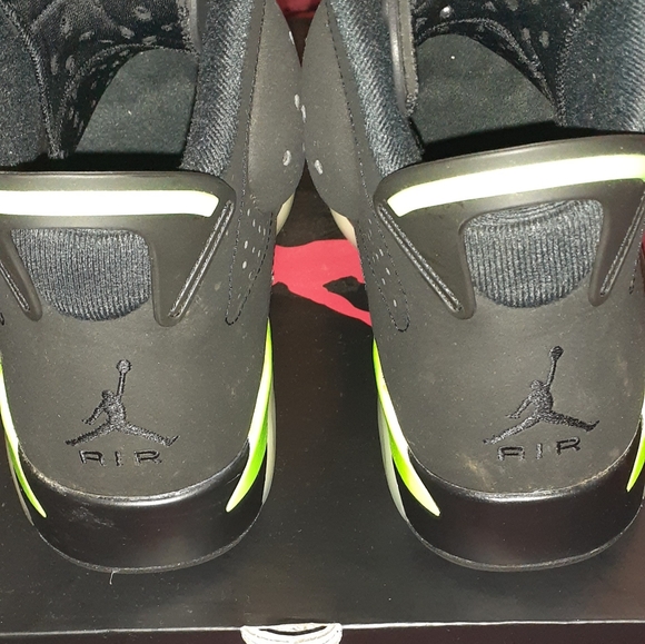 Air Jordan 6 Retro | 9 | Black, Electric Green - Picture 6 of 10